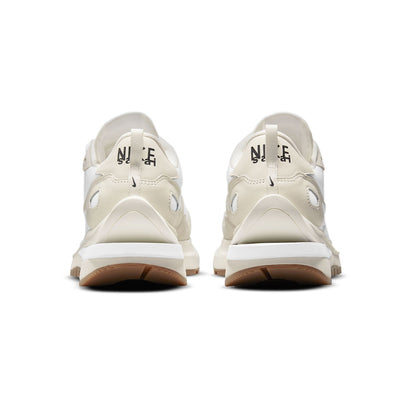 Nike x sacai Vaporwaffle Sail Gum DD1875-100